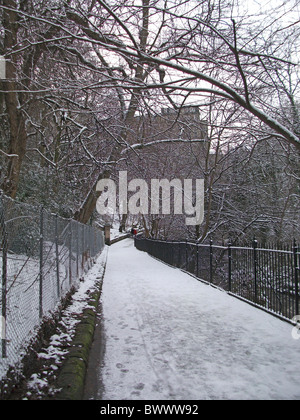 UK - Schottland--2010--der schönen Umgebung von Dean Village im Schnee Stockfoto