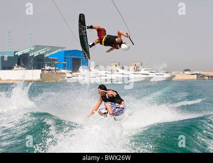 Wake Boarden Umm al-Quwain, Vereinigte Arabische Emirate, Naher Osten Stockfoto