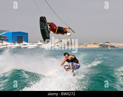 Wake Boarden Umm al-Quwain, Vereinigte Arabische Emirate, Naher Osten Stockfoto