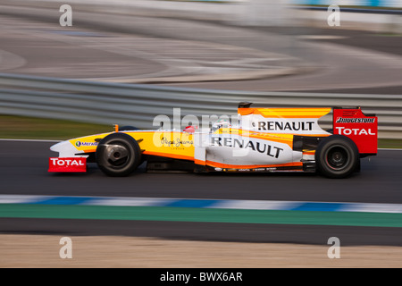2009 Februar-Formel-1-Jerez-Formel-1 Rennsport Schaltung Lebenszeiten schwenken RENAULT F1 Test Auto Automobil verwischen motorsport Stockfoto