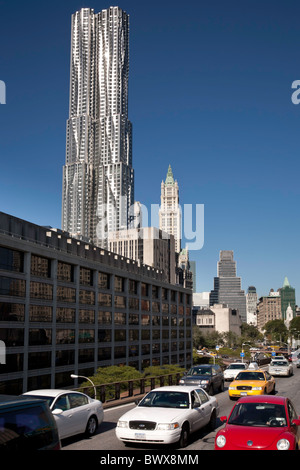 New York von Gehry und Woolworth Gebäude, NYC Stockfoto