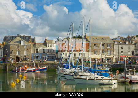 Boote vor Anker im Hafen, Padstow, Cornwall, England, GB, UK, EU, Europa Stockfoto