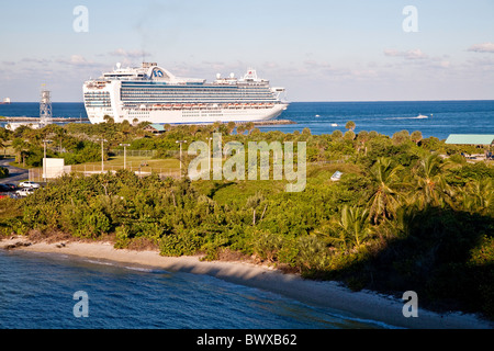 Kreuzfahrtschiffe, ausgehend von Port Everglades in Fort Lauderdale; Florida; USA; Nord-Amerika Stockfoto