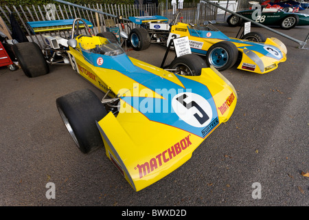 1972 Surtees Hart-Ford TS 10/2 und TS15 Formel 2-Rennwagen. Im Fahrerlager beim Goodwood Revival 2010, Sussex, England, UK. Stockfoto