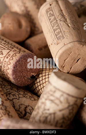 Eine Nahaufnahme der Sammlung von gebrauchten Weinkorken Stockfoto