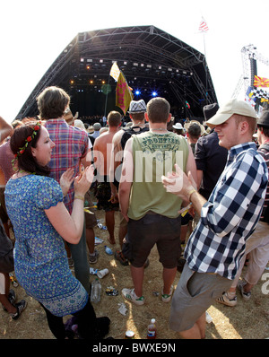 Festivalbesucher auf dem Glastonbury Festival Somerset UK Europe Stockfoto