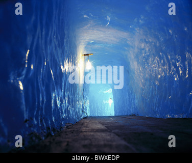 blaue Schimmer Eis Grotte Grotte Höhle Eis Weg Weg innerhalb Laterne Rhone Gletscher Gletscher der Schweiz Europa Stockfoto