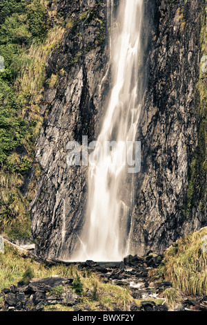 Ein slow-Shutter Geschwindigkeit HDR Foto eines Wasserfalls in Neuseeland Stockfoto