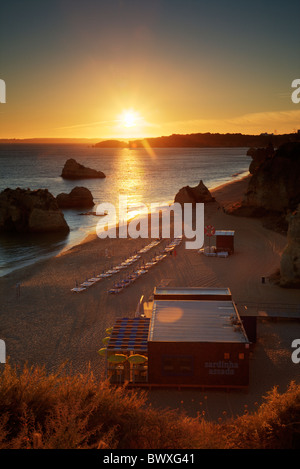 Sonnenuntergang am Praia da Rocha, Algarve, Portugal. Stockfoto