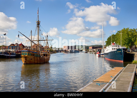 Matthew Replik Tudor Handelsschiffes nun von Explorer John Cabot gesegelt befördert Passagiere um Bristol Hafen schweben Stockfoto