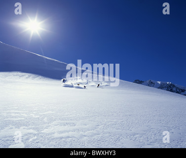 Wintersport Sport Alpen Berge bergab Bernina Gebiet Gegenlicht Graubünden Graubünden Gruppe Schweiz Stockfoto