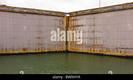 COLON, PANAMA - Lock Türen, Panama-Kanal. Stockfoto
