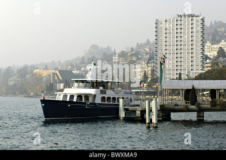 Modernes Schiff Morges verlassen Montreux pier Stockfoto
