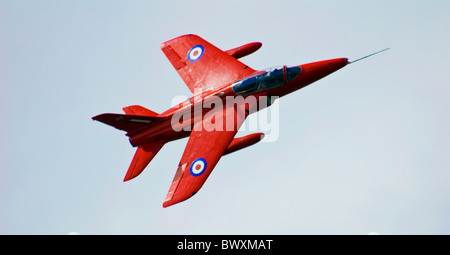 Mücke ex-RAF-Display Flugzeug fliegen bei Flugschau - Oberseite mit Markierungen sichtbar Stockfoto