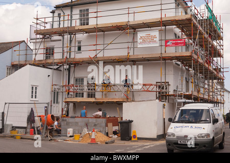 Gerüste und Gebäude Arbeit auf ein großes Haus in Southwold, Suffolk, England, Großbritannien, Uk Stockfoto