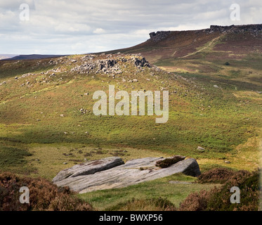 Eisenzeit Wallburg Carl Wark in der Mitte und weiter Higger Tor in der Nähe von Hathersage in Derbyshire Peak District Stockfoto