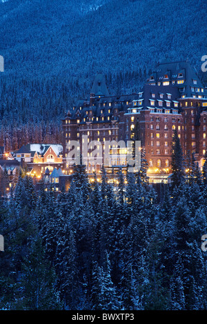 Banff Springs Hotel im Spätwinter, Banff, Banff Nationalpark, Kanadische Rockies, Alberta, Kanada Stockfoto