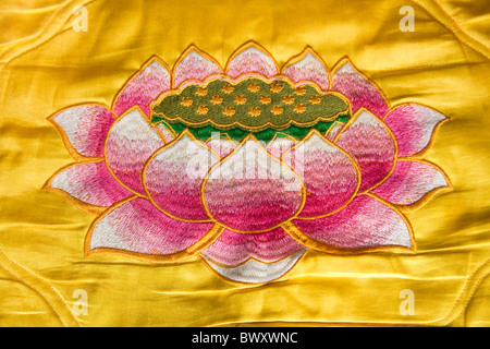Bestickte Seide Gebet Hocker, Da Xiong Bao Dian, Rittersaal, Chongsheng Tempel, Dali, Yunnan Province, China Stockfoto