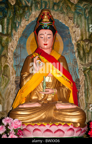 Bunte Buddha Statue, Guan-Yin-Tempel, Jinsuo Insel, in der Nähe von Dali, Provinz Yunnan, China Stockfoto