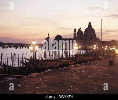 Gondeln Italien Europa Laternen Maria della Salute nachts Schweden-Europa-Venedig Stockfoto