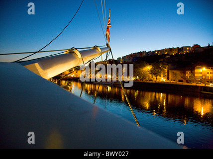 Blick vom Bug der SS Great Britain zu Hotwells und den schwimmenden Hafen von Bristol UK Abend Stockfoto