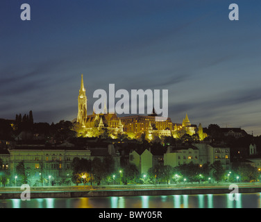 Ungarn Europa Budapest bei Nacht Angeln Bastion Matthias Kirche Hilton Stockfoto