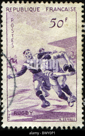 Frankreich - ca. 1959: Eine Briefmarke gedruckt in Frankreich zeigt Rugby-Spieler, ca. 1959 Stockfoto