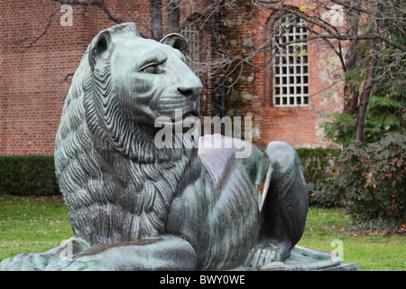 Löwe aus Bronze in zentralen Sofia, Bulgarien Stockfoto