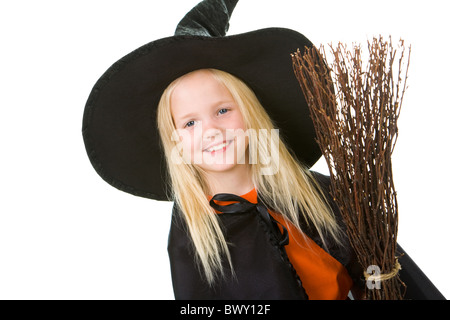 Porträt eines Mädchens im Hexenkostüm Blick in die Kamera Stockfoto
