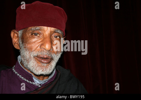 Priester im Heiligen Dreifaltigkeits-Kathedrale, Addis Ababa, Äthiopien Stockfoto