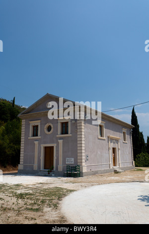 Neu erbaute griechisch-orthodoxe Kirche in Agios Stefanos Korfu Stockfoto