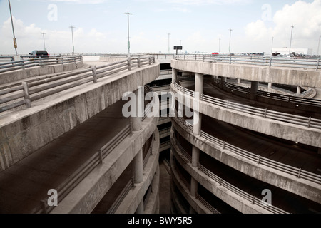 Autobahn und Rampe, öffentliches Parkhaus, Houston, Texas, USA Stockfoto