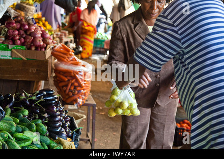 Neuen Stadtpark Ngara Hausierer Markt, Nairobi, Kenia Stockfoto