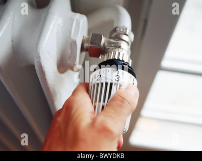 energiesparende Heizung Symbol Thermostat Hand stellen Umwelt Schutz  Heizung Heizung Heizung Kosten Kosten Stockfotografie - Alamy
