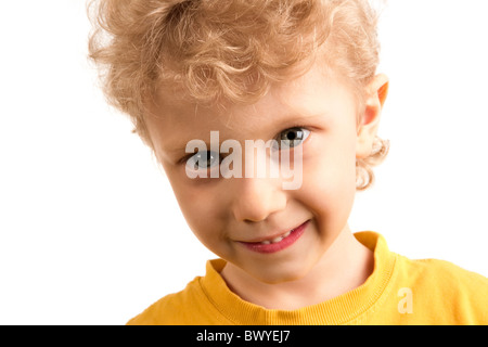 Porträt eines lächelnden jungen Blick in die Kamera auf weißem Hintergrund Stockfoto