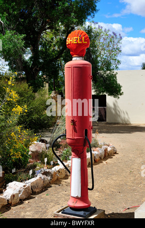 Vintage Royal Dutch Shell-Zapfsäule. Prince Albert, Südafrika. Stockfoto