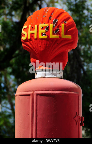 Royal Dutch Shell-Logo auf der Oberseite eine Vintage Zapfsäule. Prince Albert, Südafrika. Stockfoto