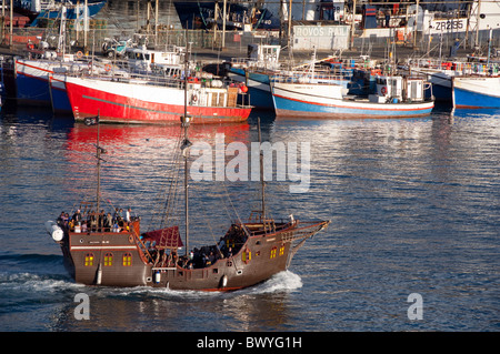 Südafrika, Cape Town. Jolly Rodger touristischen Piratenschiff im Hafen von Victoria & Alfred. Stockfoto