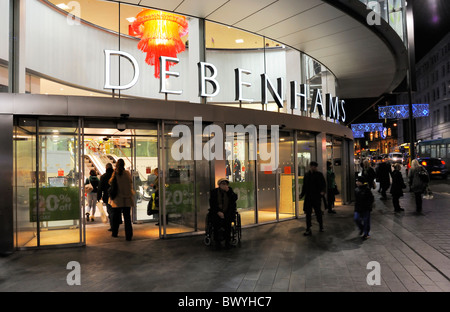 Debenhams Kaufhaus in Lord Street, Liverpool City Centre in der Nacht. Stockfoto