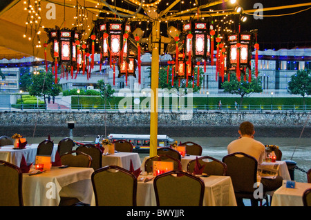 Chinesische Lampions hängen im Restaurant in Singapur Stockfoto