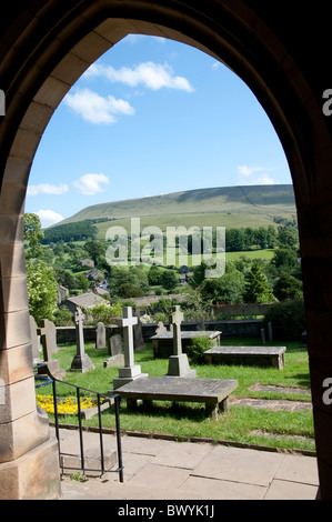 Die Kirche von Str. Leonard in Downham Pendle Hill Gegend in Lancashire in Nordengland Stockfoto