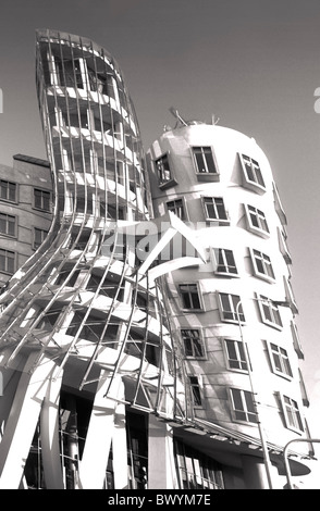 Architektur-Tanzsaal Haus Detail Frank Owen Gehry Ginger und Fred moderne Prag schwarz-weiß Tancici Stockfoto