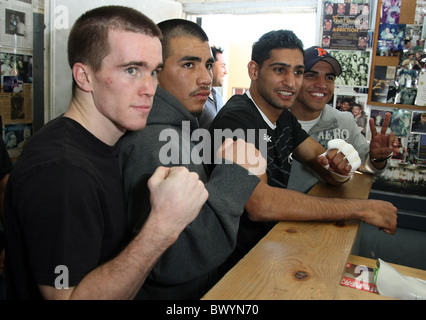 JAMIE KAVANAGH FRANKIE GOMEZ Boxer HOLLYWOOD LOS ANGELES Kalifornien USA 30. November 2010 Stockfoto