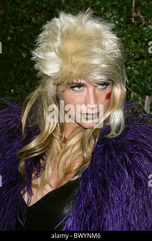 KESHA-Rollen-STEINZEITSCHRIFT Gastgeber 2010 AMERICAN MUSIC AWARDS VIP nach PARTY HOLLYWOOD LOS ANGELES Kalifornien USA 21 Nov. Stockfoto