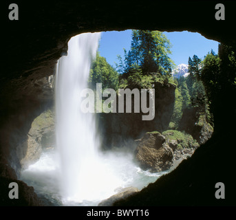 in der Nähe von Linthal Berglistuber Rock Cliff Grotte Kanton Glarus Landschaft Natur der Schweiz Europa Wasser waterfa Stockfoto