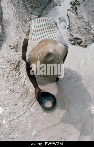 BRASILIEN GOLD MINERS IM REGENWALD DES AMAZONAS Stockfoto