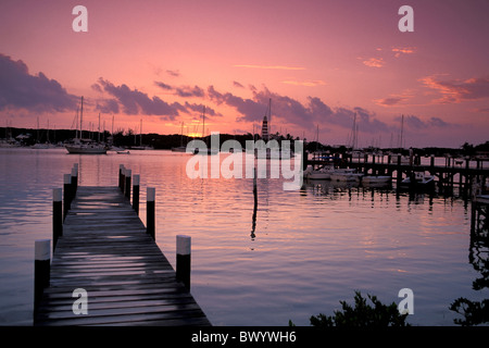 Abaco Island Bahamas Boote Küste Elbow Cay Hafen Hope Town Leuchtturm Hafen Segel Boote Meer Sonnenuntergang Marin Stockfoto