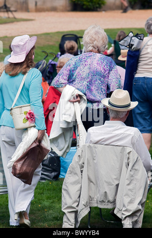 Zuvorkommend in Christchurch an der Küste von Dorset hat den höchsten Anteil der älteren Einwohner in ganz Großbritannien. DAVID MANSELL Stockfoto