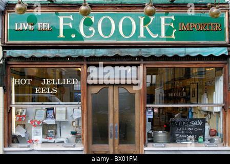 Aal, Torte und Brei-Shop in Broadway Market, Hackney, London Stockfoto