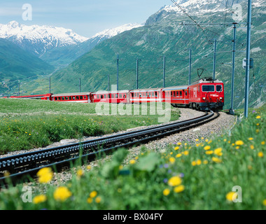 Schweiz Europa Eisenbahn Reisen Bahn gehen Glacier express-Zug-Kurve Oberalp pass SBB Schweiz Stockfoto